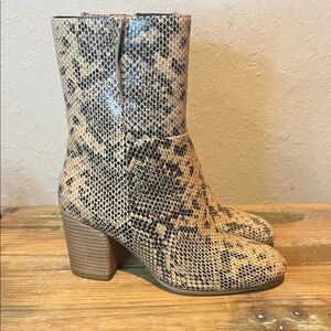 NWOB Seychelles Tan and Black Snakeskin Heeled Boots size 7.5